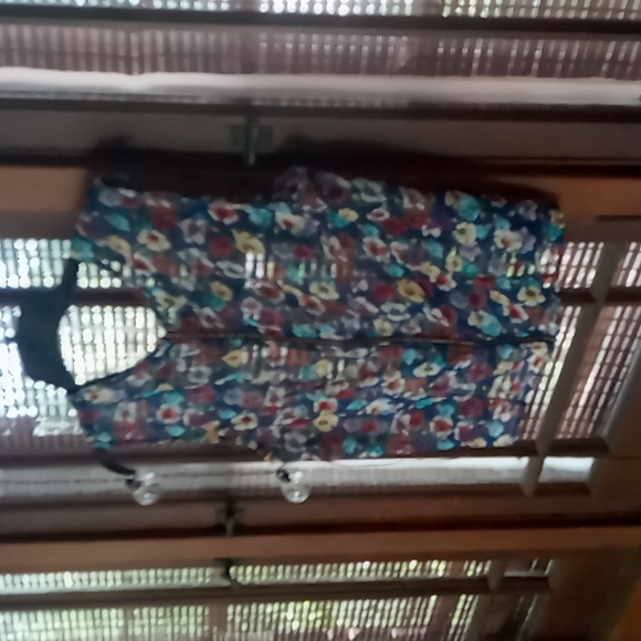 Top - Picture 2 of 3